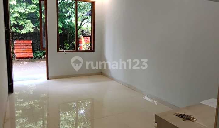 Dijual Rumah 2 Lantai di Griya Aviva, Ciputat