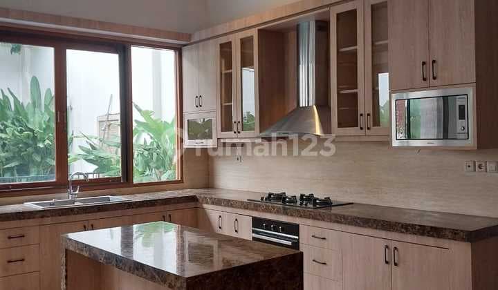 Rumah Nyaman di Kompleks