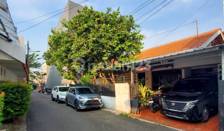 House on Jalan Kesehatan, Bintaro, South Jakarta