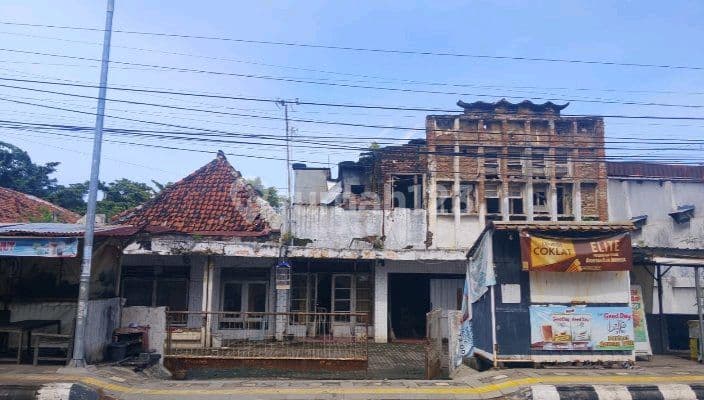 Tanah dan Bangunan di Pusat Kota Depan Hotel Bintang dan Pusat Bisnis.