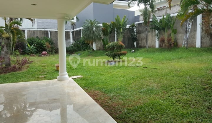 Bright House With Huge Garden In Pejaten