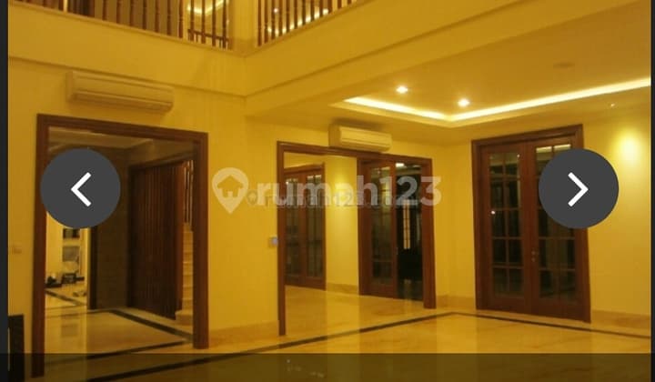 Very BEAUTIFUL and LUXURY house in Kemang with HUGE Backyar