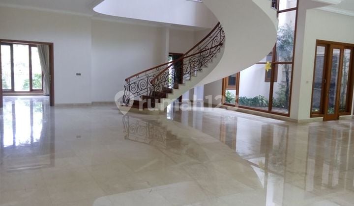 Bright And Nice House In Pejaten Barat