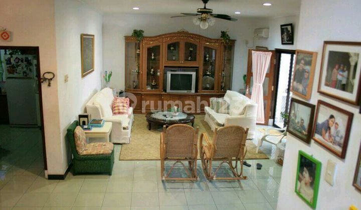 Rumah nyaman dengan HARGA YANG MENARIK ( Di bawah harga Pasar ) di lokasi yang SANGAT STRATEGIS