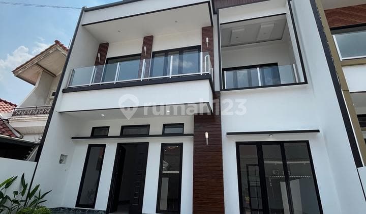 Rumah Kaca 2LT Modern Granit BSD Keren, Nusa Loka Puspita Giri Kencana