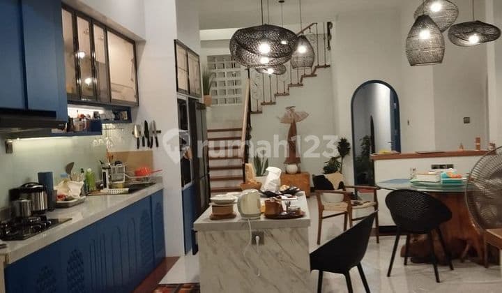 Modern Semi Villa with Ocean View & Exclusive Rooftop, For Sale in Kesiman.