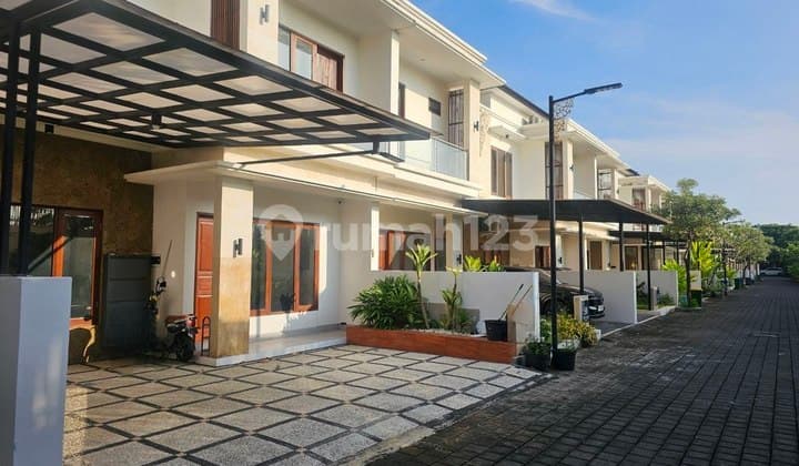 Rumah Eksklusif 2 Lantai Konsep Villa Dijual, di Seminyak, Kuta Area