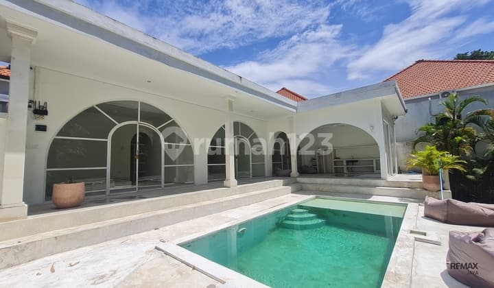 Beautiful Aesthetic Villa for Rent, in Padang Linjong, Canggu Area