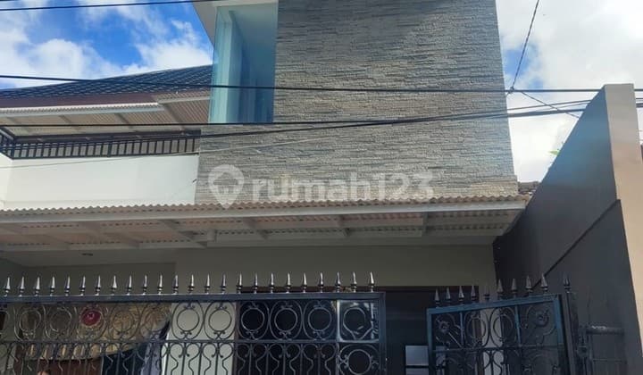 Rumah 2 Lantai 6 Kamar Tidur Disewakan, di Denpasar Utara Area
