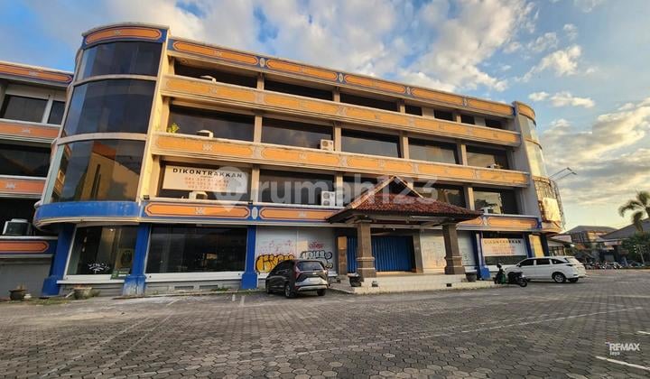 Gedung Besar 4 Lantai di Lokasi Hook, Disewakan.