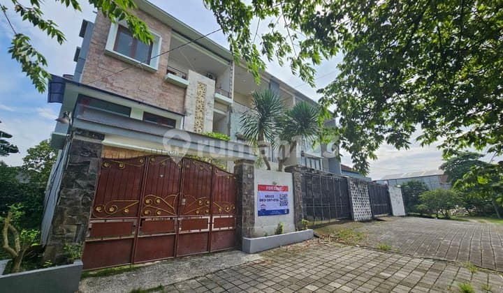 Rumah 5 Kamar Tidur Cantik Dijual, di Gatsu Barat Denpasar Area