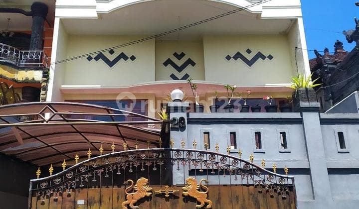 Rumah Mewah 3 Lantai Dijual, di Karangsari Denpasar Barat Area