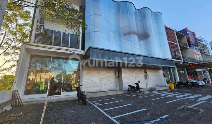 Ruko 3 Lantai Lokasi Premium Dijual, di Sunset Road, Kuta Area