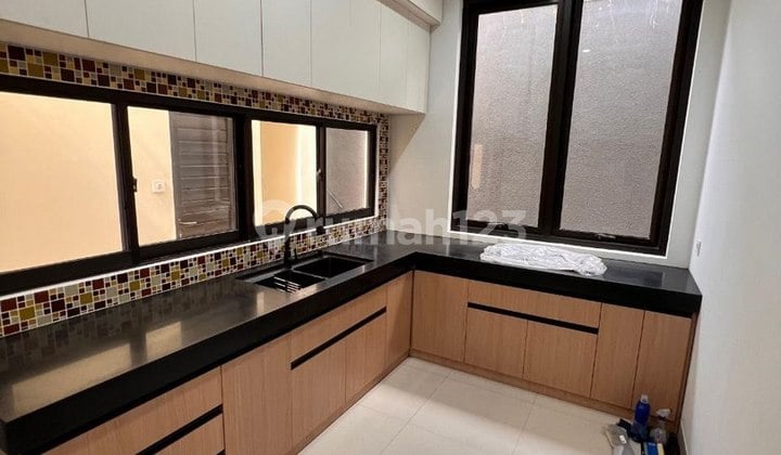 Rumah Bagus Minimalis Modern 2 Lantai Dijual, di Denpasar Utara