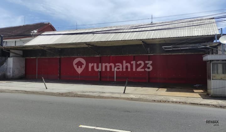Strategic Shop by the Road for Rent, in Raya Kuta Area