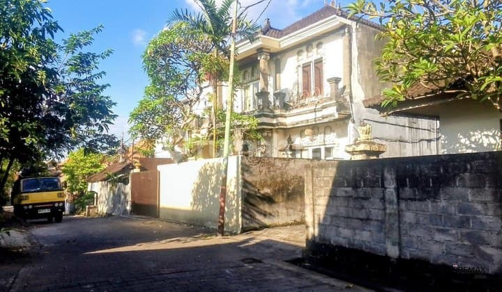 Rumah 2 Lantai Disewakan, di Banjar Semer, Kerobokan Kelod Area