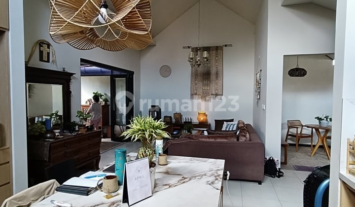 Semi Villa Modern Disewakan Jangka Panjang 20 Th, di Kerobokan Area