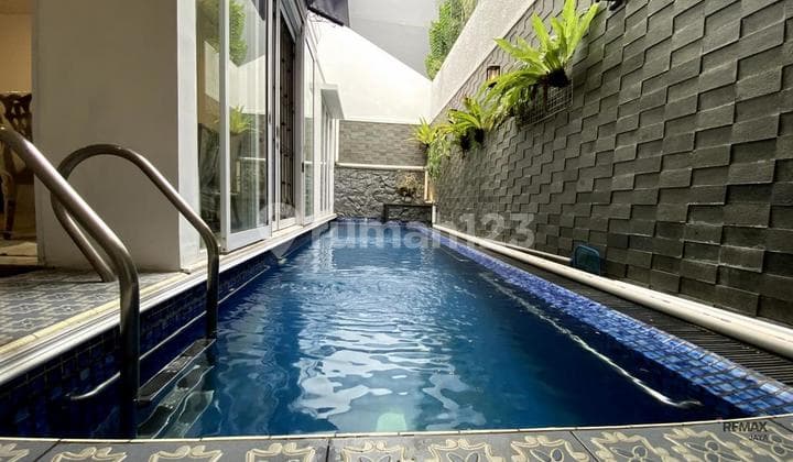 Rumah 2 Lantai Lokasi Premium Disewakan, di Menteng Jakarta Area