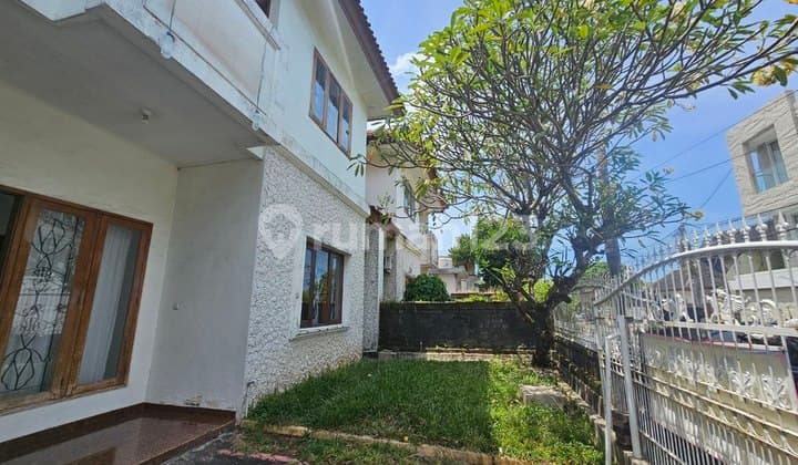 Rumah 2 Lantai Dekat Bali Kiddy School Dijual, di Kuta Area