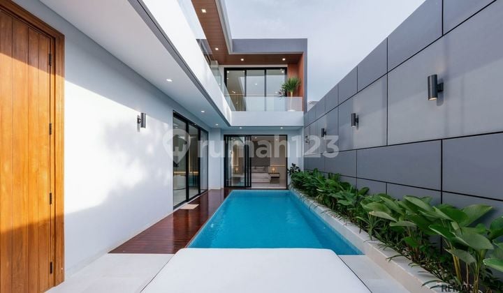 Villa Modern Cantik 4 Kamar Tidur Disewakan, di Berawa Canggu Area