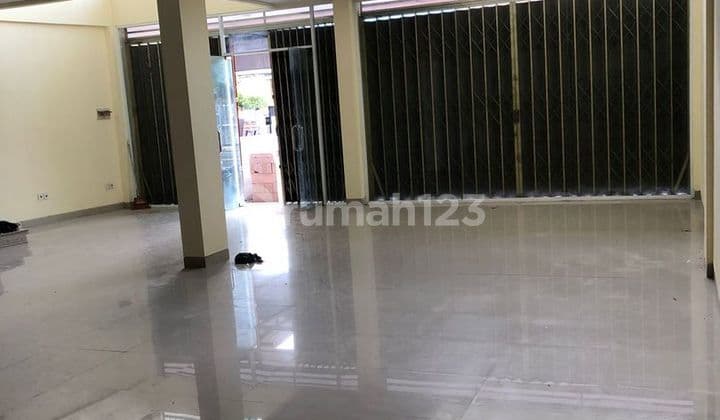 Ruko Gabungan dengan Visibilitas Tinggi Dijual, di Denpasar Barat Area