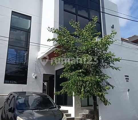 Rumah Mewah Cantik Dekat Fasilitas Umum Dijual, di Canggu Area