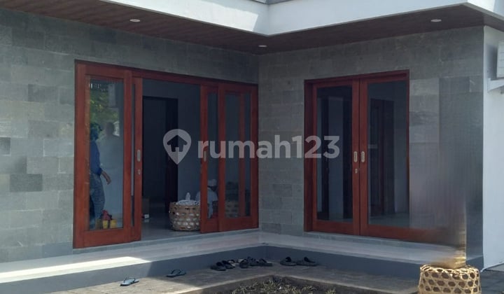 Rumah 1 Lantai Semi Villa Disewakan, di Sanur, Denpasar Area