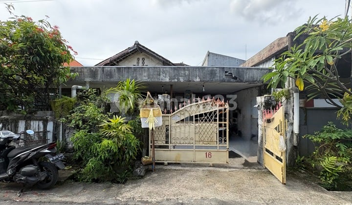 Strategic House with Shop for Sale in South Denpasar