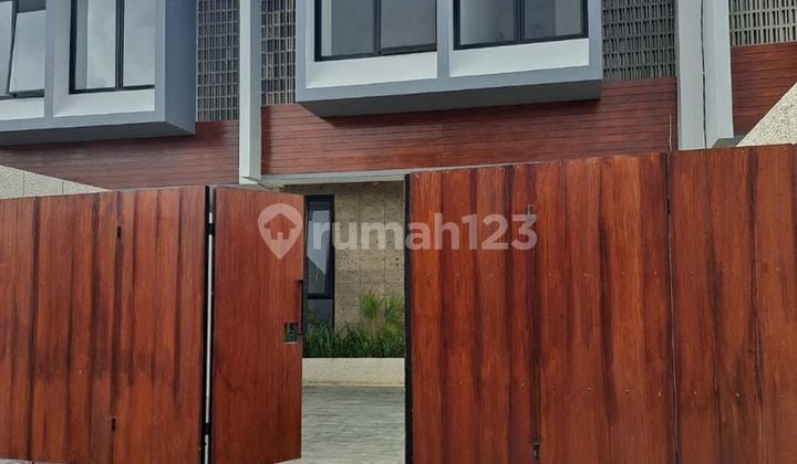 Ready-to-Occupy House with Tropical Style Concept for Sale in Kwanji, Dalung