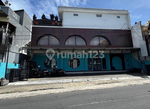 3-Storey Ex Salon in Strategic Location for Rent in Kerobokan Area