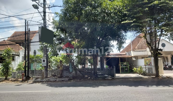 Prime Location! Spacious House in the City Center Perfect for Business or Investment