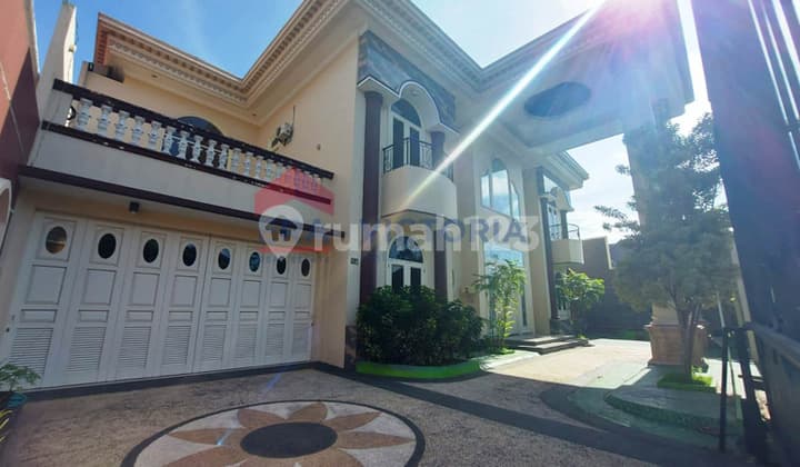 Rumah Mewah Jual Beserta Perabot Yang Menempel di Blimbing