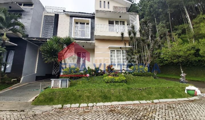 Villa Cantik Siap Huni Posisi Hook di Kusuma Pinus Batu