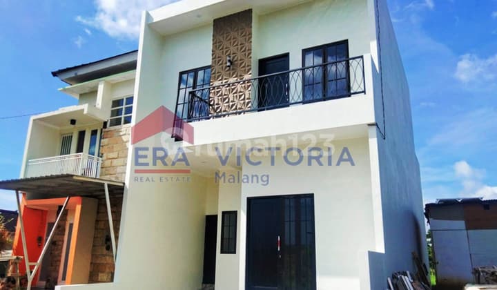 Rumah 2 Lantai Ada Rooftop, Bangunan Baru di Kota Batu