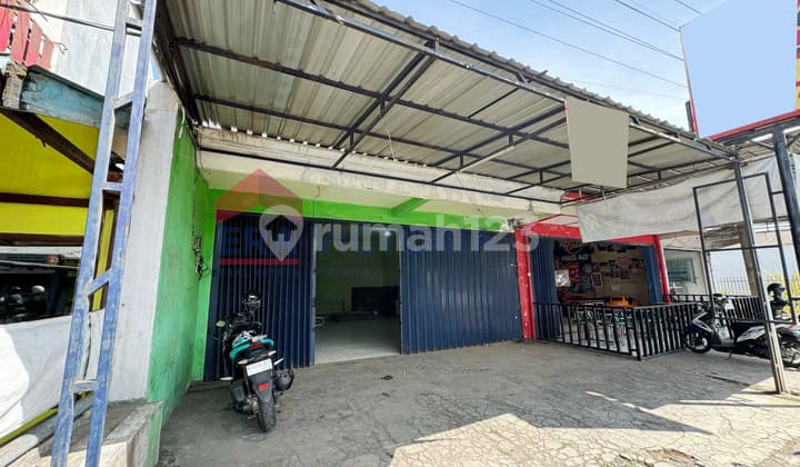 For Rent Strategic Shop House Beside Main Road in Pakisaji Business Area.