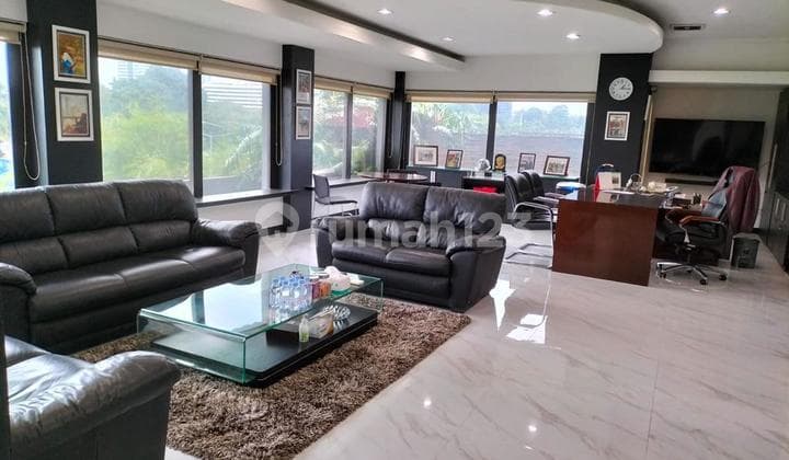 Dijual Gedung Komersial 3,5 Lantai Strategis Benhil Pejompongan