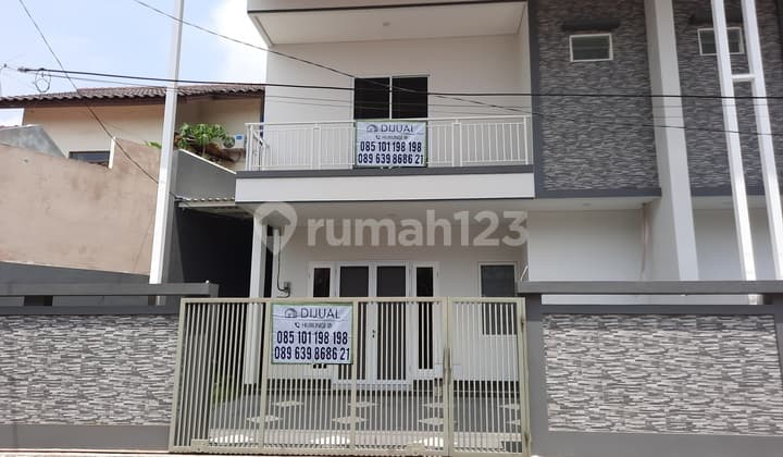 Duta Garden 2,5 lantai 7x17 hadap Timur