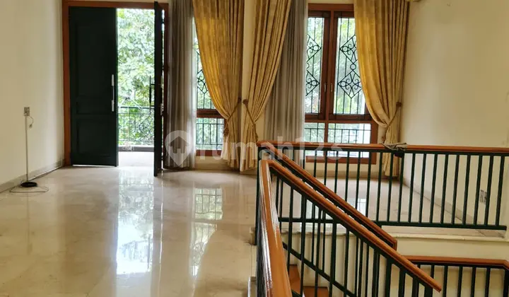 Rumah Sejuk Depan Taman 220m2 Dekat Jakarta Buah