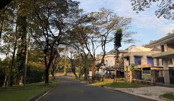 Villa Sejuk Halaman Luas - View Hutan Pinus di Sentul City