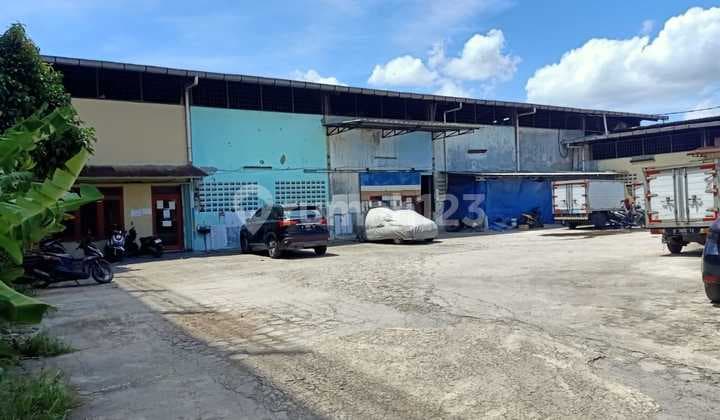 Gudang Kamal 3.020m Area Parkir Luas Banget