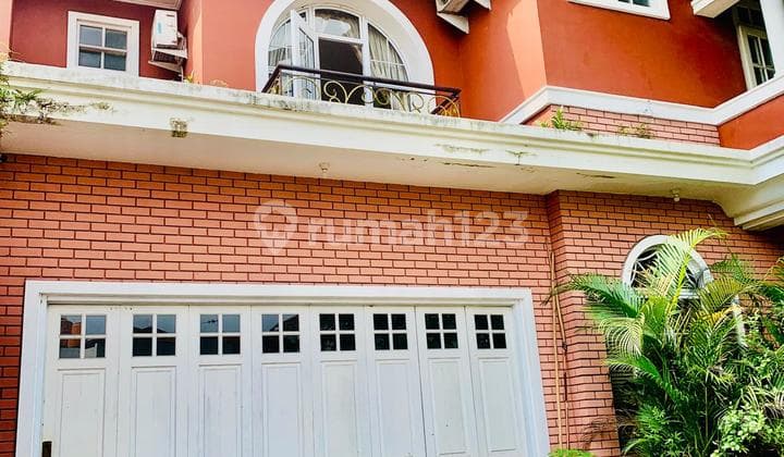 Rumah Mewah Satu Langkah ke Pintu Tol Kota Wisata Cibubur