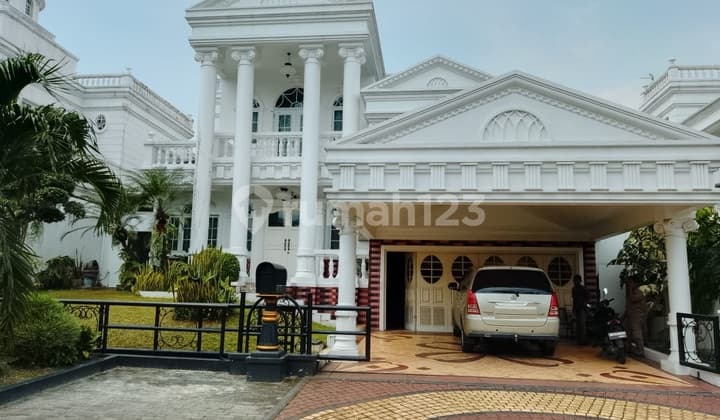 Rumah Mewah di Boulevard Legenda Wisata Cibubur