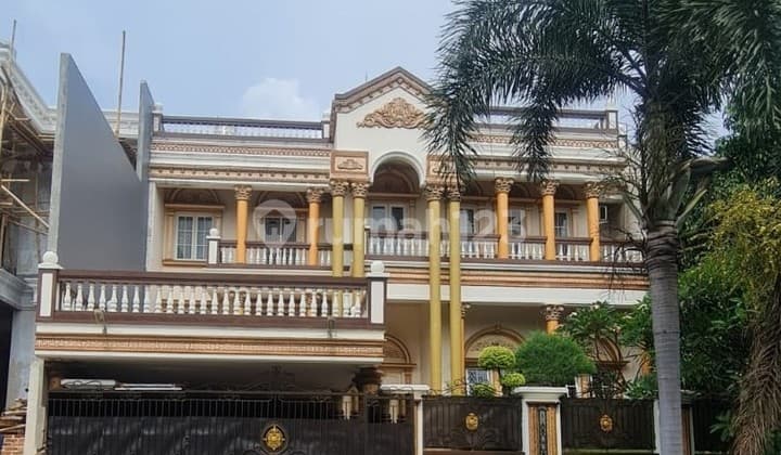Rumah Boulevard Mewah di Kota Wisata Cibubur