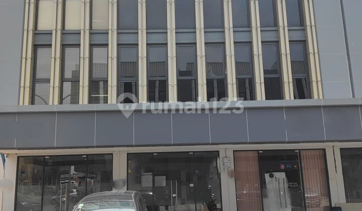 Ruko 3 Lantai Lokasi Strategis di Kawasan Komersial Kota Wisata Cibubur
