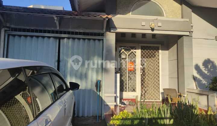 Rumah Cantik Pinggir Jalan Kencana Loka BSD Tangerang Selatan