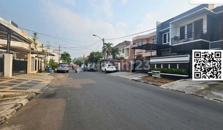 Turun Harga, Rumah 2 Lantai Bagus Semi Furnished SHM di Taman Villa Meruya, Kembangan, Jakarta Barat