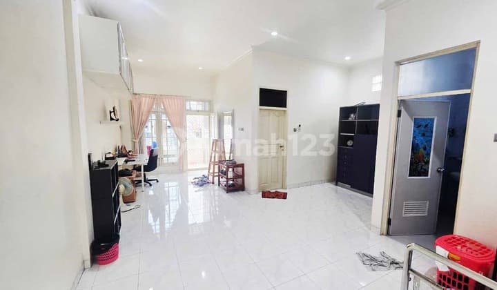 Jual Rumah Taman Permata Indah Penjaringan Jakarta Utara, Jalan 2 Mobil Semi Furnished SHM