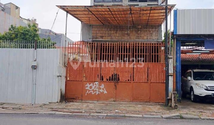 Ruko Strategis Kebon Jeruk Raya Jakarta Barat - 5 Menit ke Tol, Cocok untuk Kantor, Kost atau Gudang
