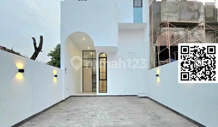 Siap Pindah Rumah Buat Keluarga Jadi Betah! Rumah di Meruya Utara, Jakarta Barat, 125m