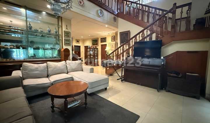 Compound House At Cipete